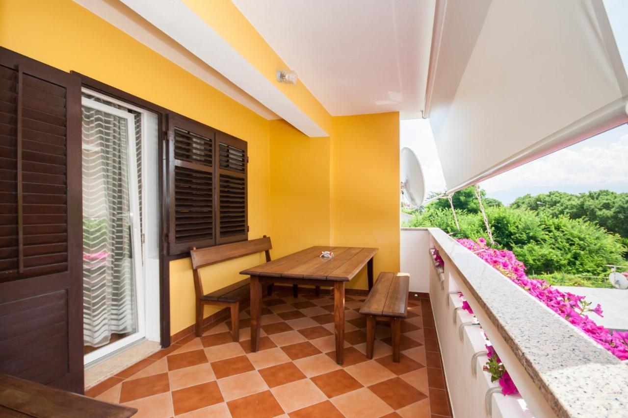 Apartments Surfinia Baška Eksteriør billede